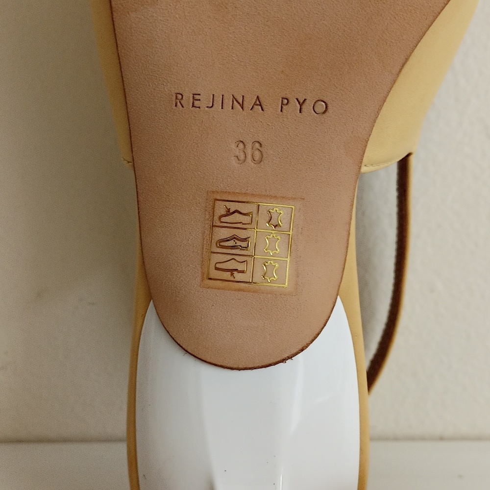 Rejina Pyo Lois Sling bag Size 6 Color Peach - Picture 6 of 7